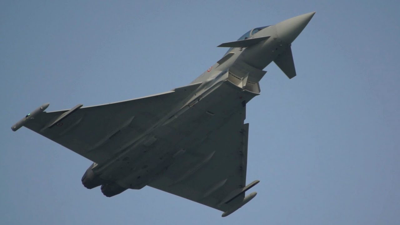 Eurofighter EF-2000 Typhoon S Italian Air Force 37-10 Flying Display at Jesolo Air Extreme 2015 thumnail