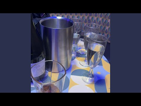 Pretty Girls Love Me And Prosecco