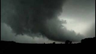 preview picture of video 'Massive wall cloud south of Sayre,OK 05/12/2010'