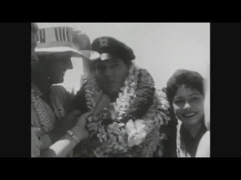 Elvis Presley arrives in Hawaii 1962 (Nice Footage!)