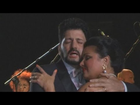 Netrebko and Eyvazov receive the tribute of Rome, the city in which the union