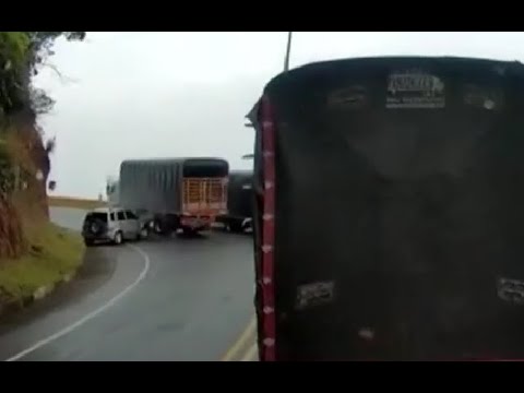 ¿Conducta suicida o imprudencia? Camionero causa accidente en Antioquia