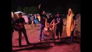 preview picture of video 'Human Shopping Cart Bowling @ Hellfest 2012 Campsite (2/2)'