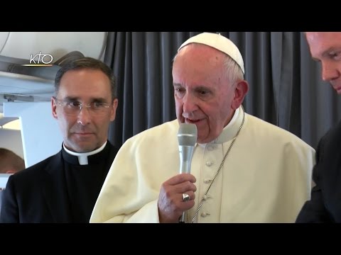 Conférence de presse du Pape François de retour de Fatima