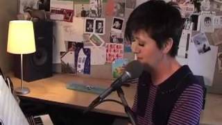 Tracey Thorn - Oh, the divorces (Acoustic for Guardian newspaper)