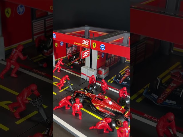 Vídeo relacionado con Bburago 1:43 F1 Ferrari Deluxe Set de Regalo con Expositor Soporte