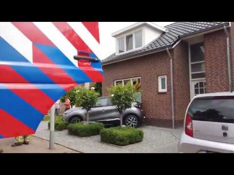 TVEllef: Auto rijdt tegen woning in Stevensweert