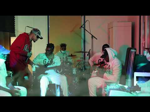 Picolcrist bil  Performs "Regard" (live Home) Le Flon