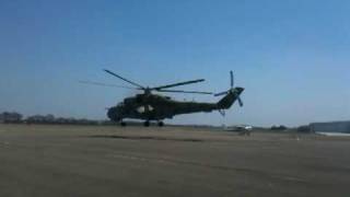 preview picture of video 'Mi-24 Hind Hovering'