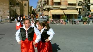 preview picture of video 'San Mauro Castelverde (Pa) - Contradanza dei bambini.mp4'
