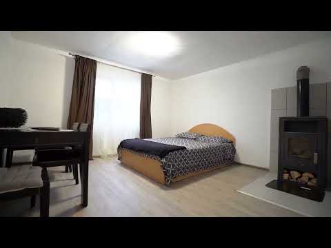 Refugiu in inima naturii: Cabana afabila, la poalele padurii, si  cristalina apa curgatoare