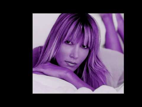 Videoclip de Kal Kal — Hande Yener