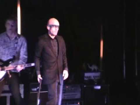 R.E.M. - The Outsiders / Wanderlust - Live in Berkeley 2004