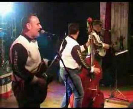 download lagu mp3 mp4 Lennerockers Far From The Charts, download lagu Lennerockers Far From The Charts gratis, unduh video klip Lennerockers Far From The Charts