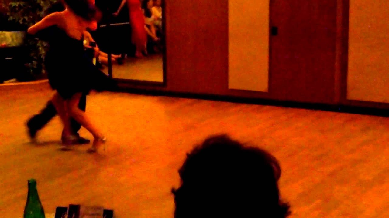 Ángeles Chañaha & Raúl Navalpotro, "Trago amargo" (Juan D'Arienzo)