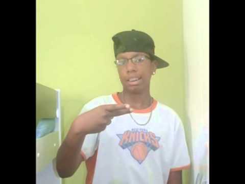 montagem  mc magrinho e mc tarapi e mc maneirinho botá as duas mãos no chão toma vara