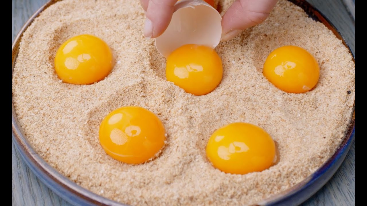 Fried egg yolks: how to make it in a few simple steps!