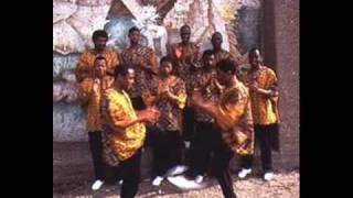 Ladysmith Black Mambazo - The Lion Sleeps Tonight