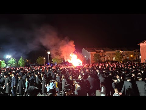 Lag BaOmer fire and dancing at Belz Lakewood תשפ״ו