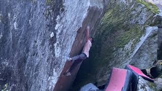 Video thumbnail of Tomba, 8B+. Val Bavona