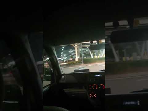 Dirígete al estacionamiento en un vehículo lanzadera desde Aloha Parking (estacionamiento privado)