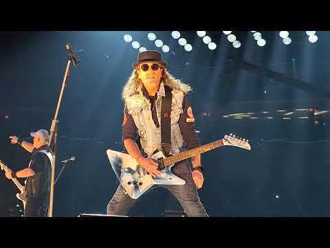 Kabát - Porcelánový prasata / Po čertech velký turné 8.11.2024 (Praha O2 Arena)