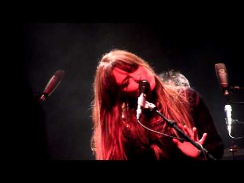 Julia Stone "Let's Forget All The Things That We Say" (w/ French lyrics) @ Café de la Danse (Paris)