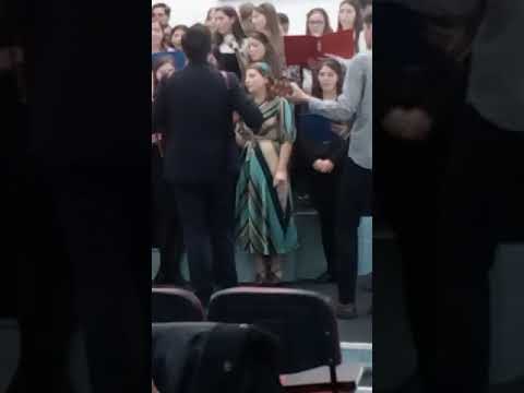 BISERICA BETEL BOTOSANI CANTA GRUPUL DE ADOLESCENTI