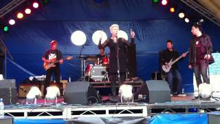Hazel O&#39;Connor and the Subterraneans, Who needs it