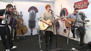 Anna Puu: Kolme pientä sanaa, Illanpilaaja, C&#39; est La Vie, Pimeys peittää maan, Riko minut