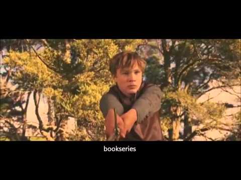 Narnia: The Lion, The Witch And The Wardrobe - The wolfs attack Lucy and Susan [Scene]