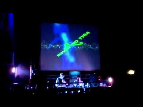 Nicologik and Zephyr playing"Halo Theme(Nicologik and Zephyr Bootleg)"Art of Trance