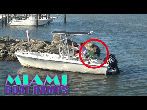 Captain Is In Trouble On The Rocks!! | Miami Boat Ramps | Boynton Beach | Broncos Guru | Wavy Boats