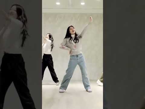 #Weeekly Jihan - 'DKDK' (#fromis_9) Dance Cover