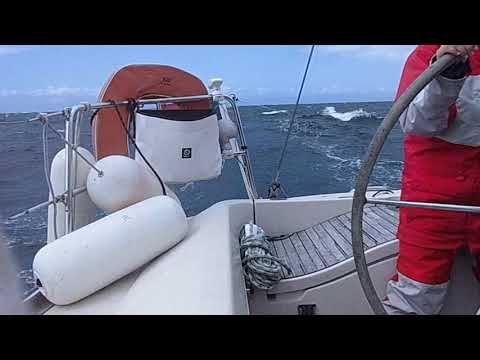 05/08/2013 Retour Ouessant, pointes à 10 knts - First 38 - Adeline à la barre