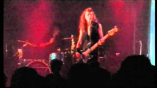 MELISSA AUF DER MAUR - Out of our minds