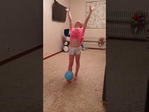 Гимнастика.Элемент с мячом.