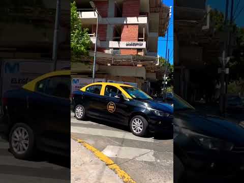 Estamos caminando por la boulevard #chivilcoy en el barrio porteño de #devoto #walking #shorts