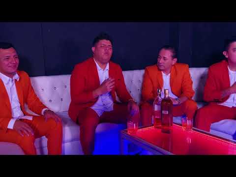 Siempre Estoy Pensando En Ella - Internacional Guachambe 