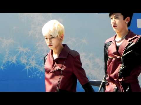 110326 틴탑 청계천 나눔콘서트 박수 엘조직캠