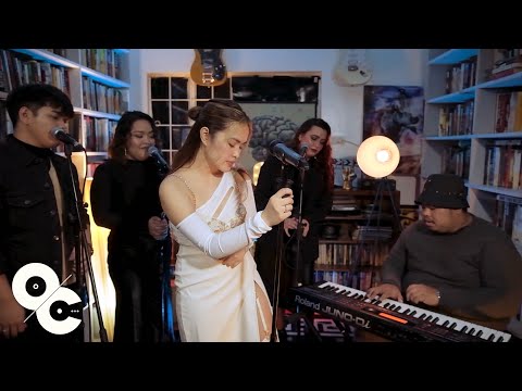 Frizzle Anne | Odd Corner