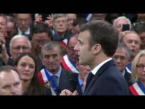 الرئيس الفرنسي ماكرون يفتتح الحوار الوطني الكبير
