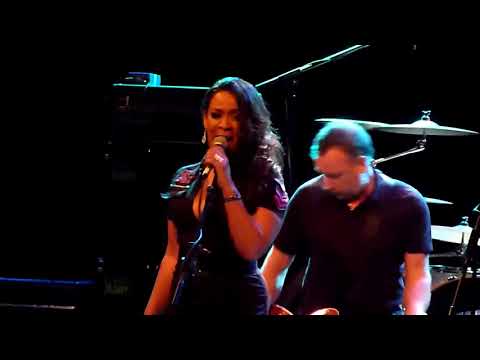 Peter Hook and The Light ft. Rowetta - New Dawn Fades - HD - Buxton, Opera House, 25 02 2012