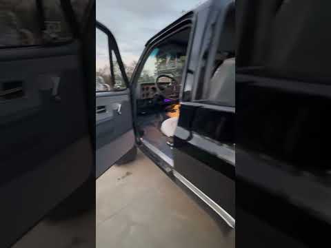 1990 k5 Blazer Chevy square body , with a 19-22 Silverado jump seat, it will work pretty well