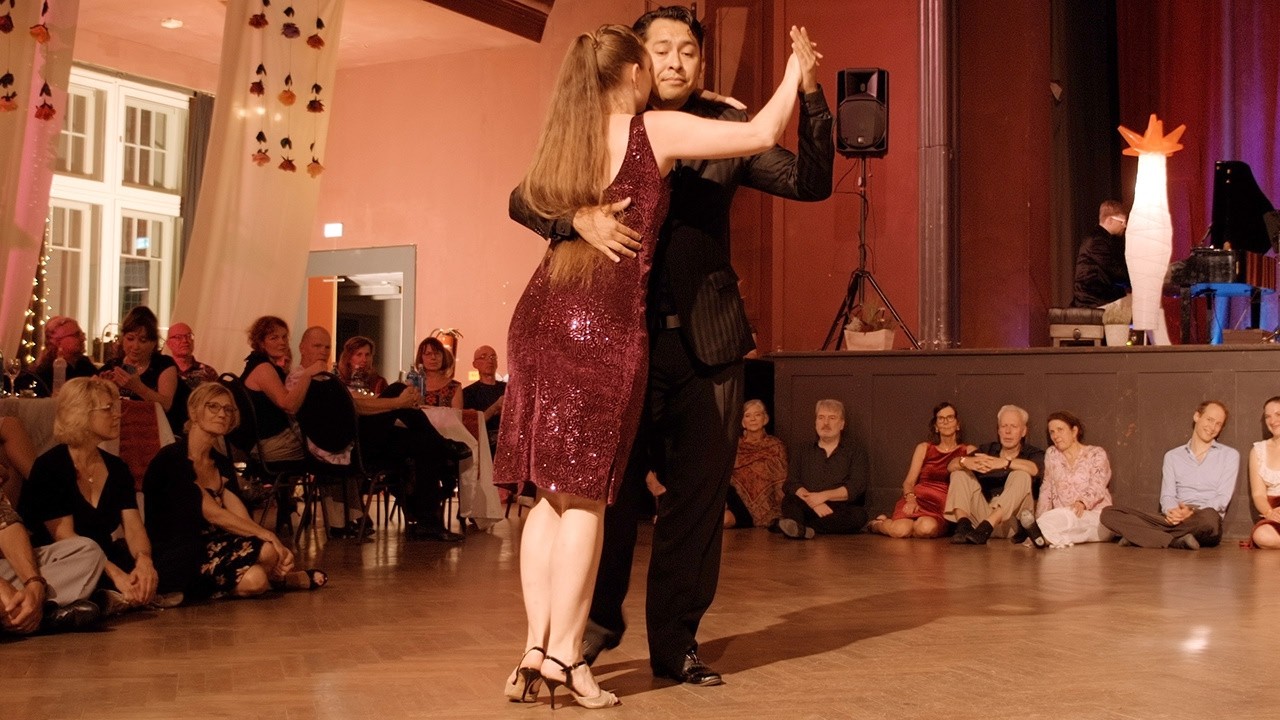 Video thumbnail for Sara Westin and Juan Pablo Canavire – Toda mi vida at Tango Tage Halle 2024