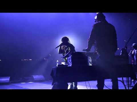 Da Brat brings “NiaKay” out at the UIC Pavilion to spit live.
