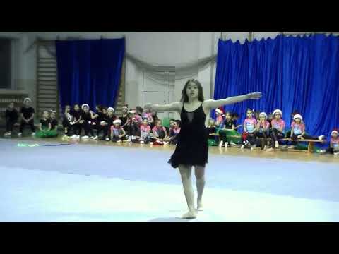 2023 12 02 Gwiazdka UKS Irina, Występ pokazowy - Oliwia Skłucka