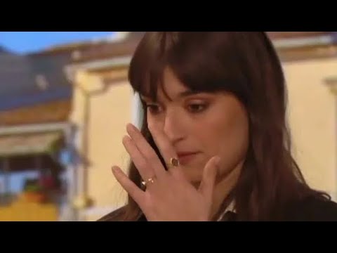 Clara Luciani en larmes : la mort de son grand-père qui la bouleverse