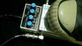 Boss dd-7 digital delay pedal - loop (Hold mode) demo