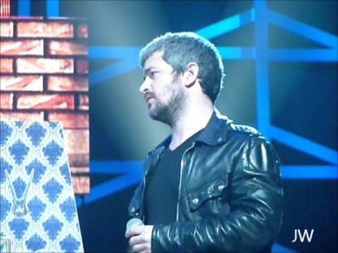 Videoclip de La mère à Titi (Live Version) — Les Enfoirés